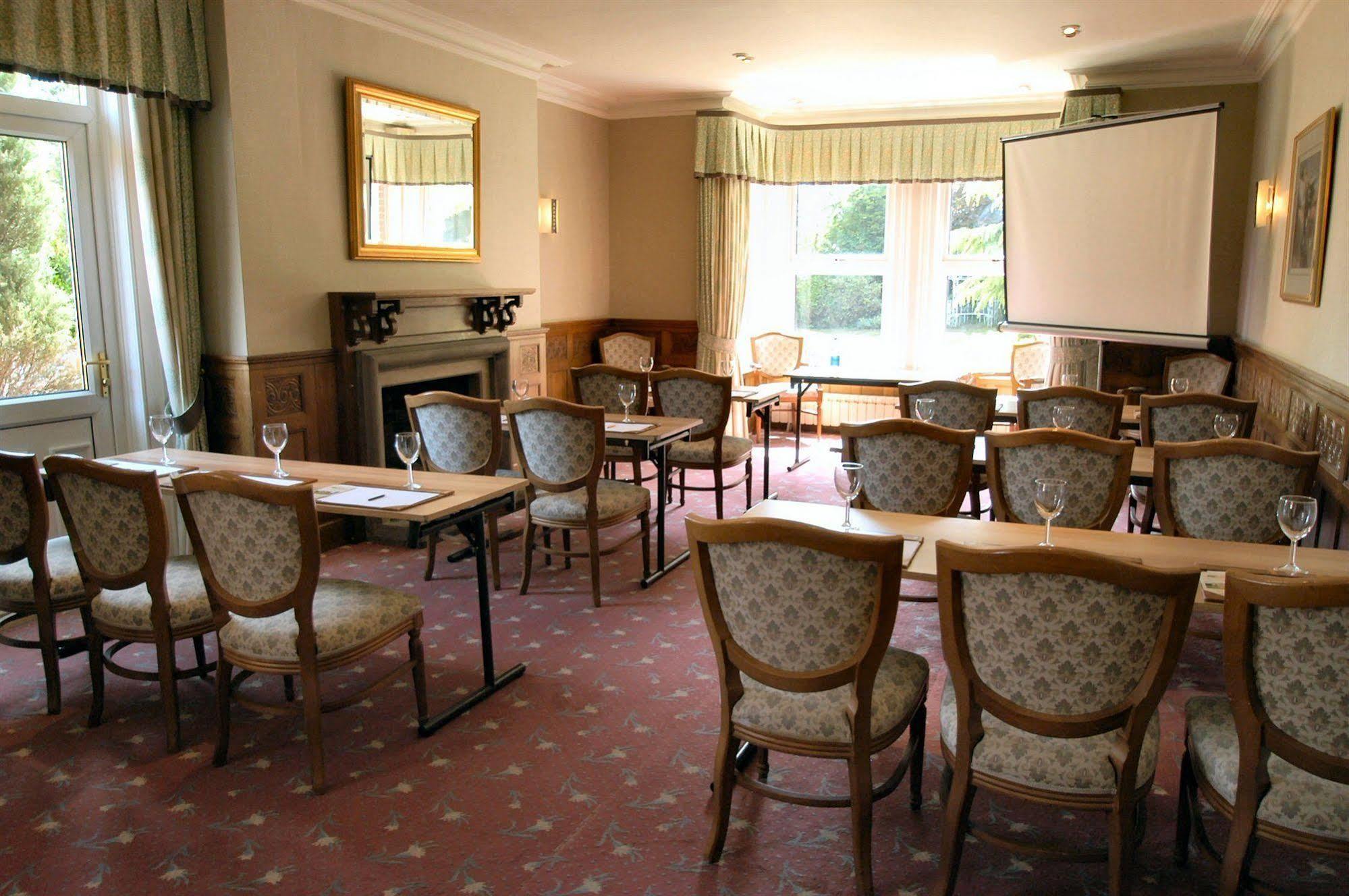 The Lodge Duxford Business bild