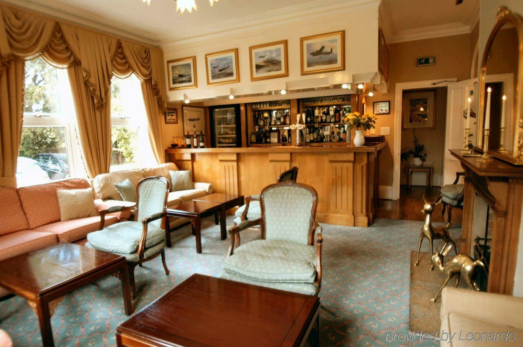 The Lodge Duxford Restaurang bild